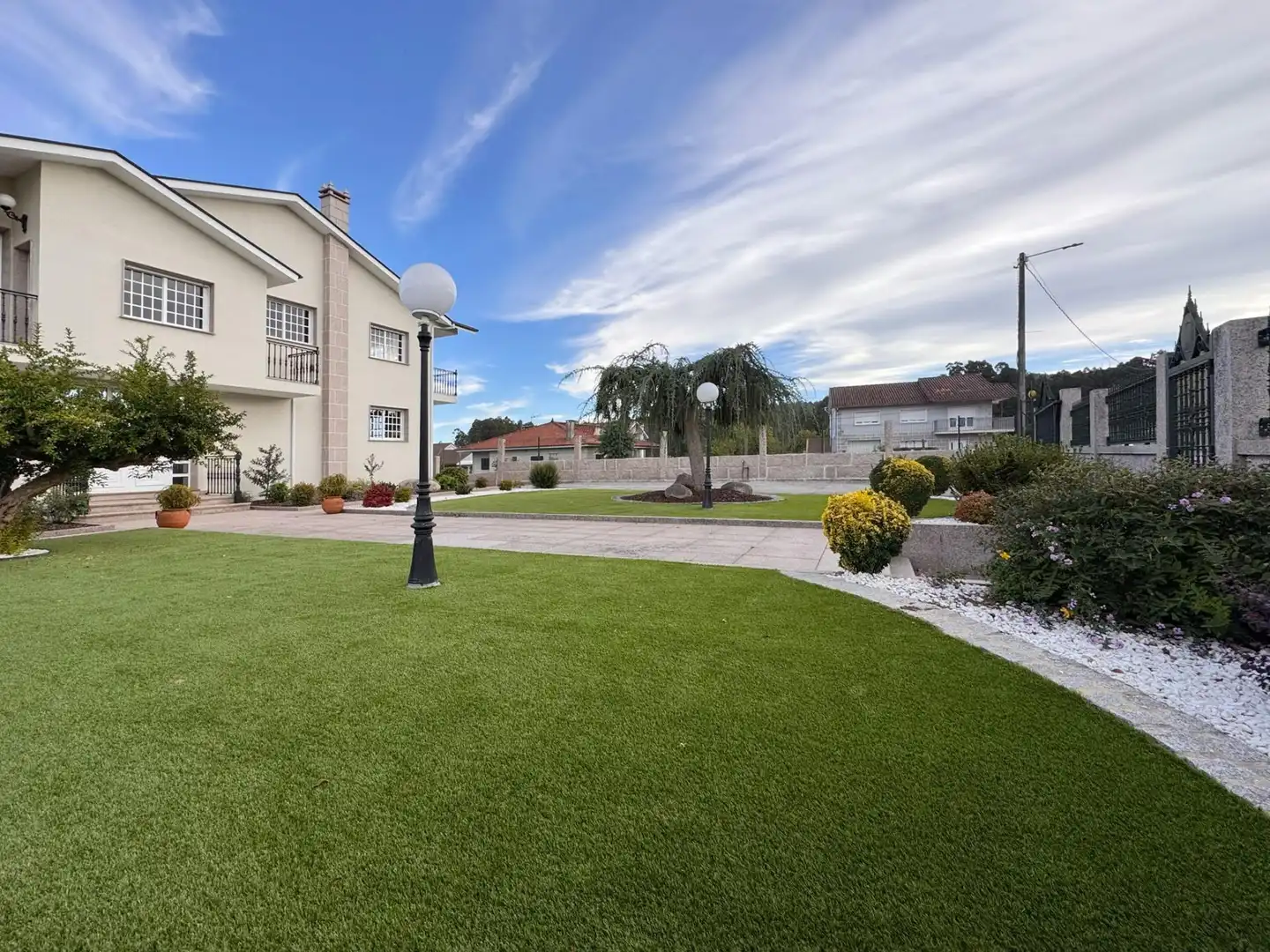 Vista exterior de Casa o chalet en venta en Barro con Calefacción, Jardín privado y Terraza