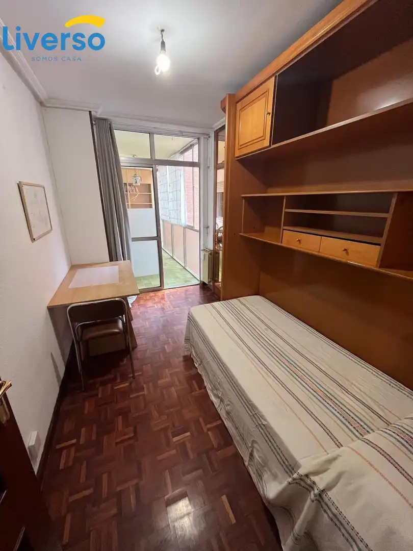 Room in Avenida DEL VENA, Reyes Católicos