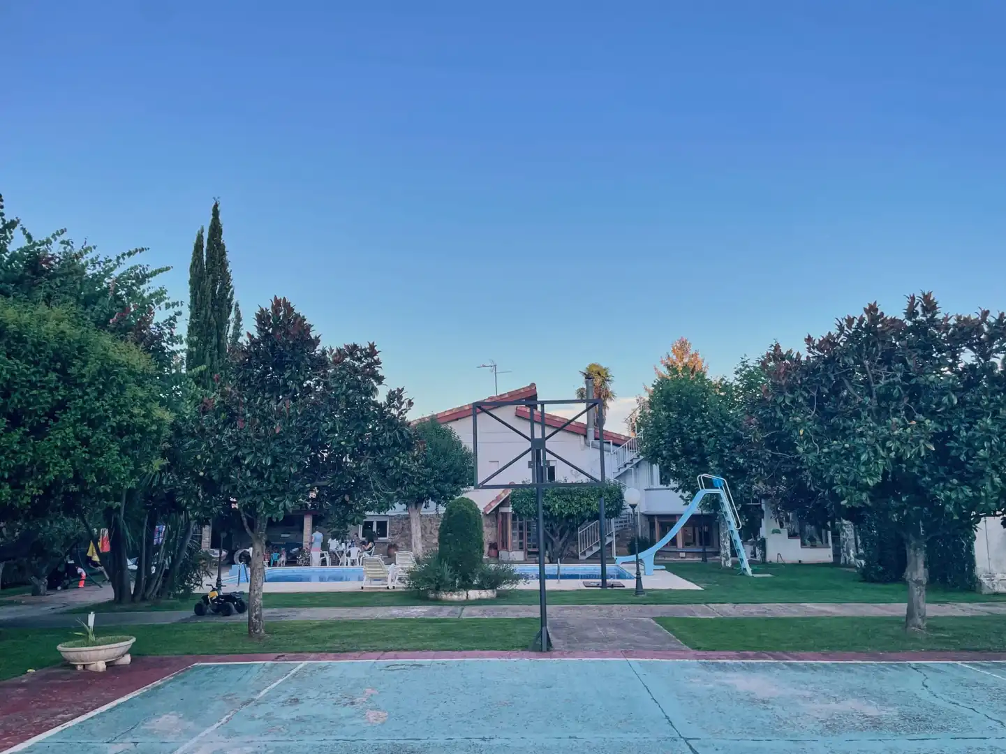 Piscina de Casa o chalet en venta en Albelda de Iregua con Aire acondicionado, Calefacción y Jardín privado
