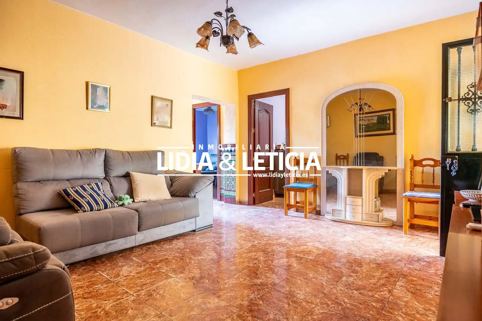 Sala d'estar de Casa o xalet en venda en Alcalá de Guadaira amb Aire condicionat i Calefacció