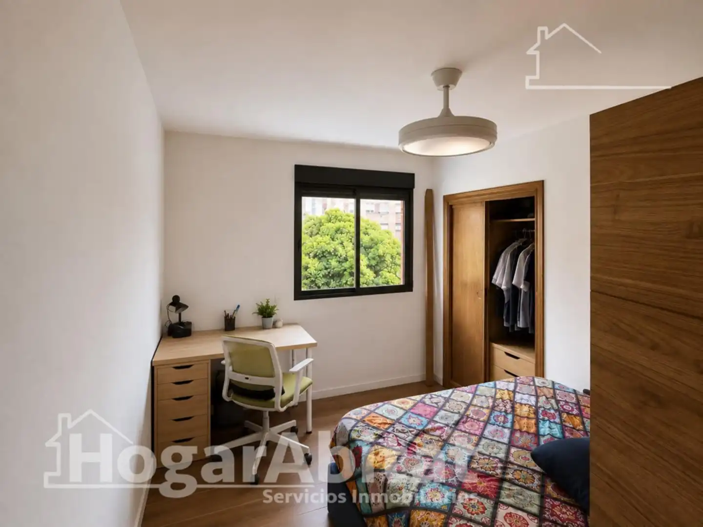 Bedroom of Flat for sale in Valencia  with Air Conditioner, Heating and Furnished