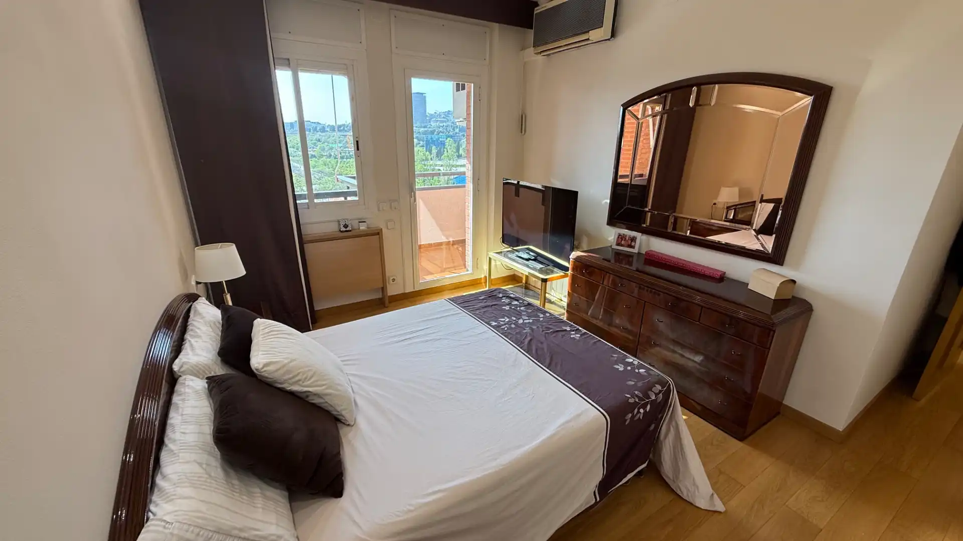 Bedroom of Flat for sale in Barcelona  with Air Conditioner, Heating and Parquet flooring