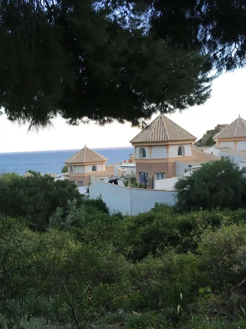 Außenansicht von Einfamilien-Reihenhaus zum Verkauf in Salobreña mit Terrasse und Schwimmbad
