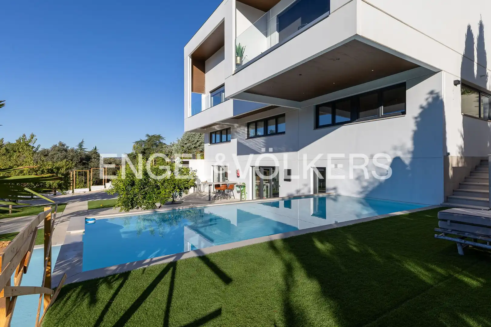 Swimming pool of Study for rent in Club de Golf