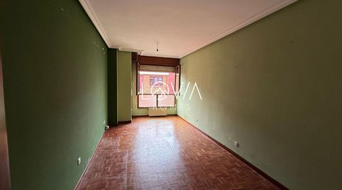 Foto 2 de Piso en venta en Ricardo Montes, Ciudad Naranco - Prados de La Fuente, Oviedo