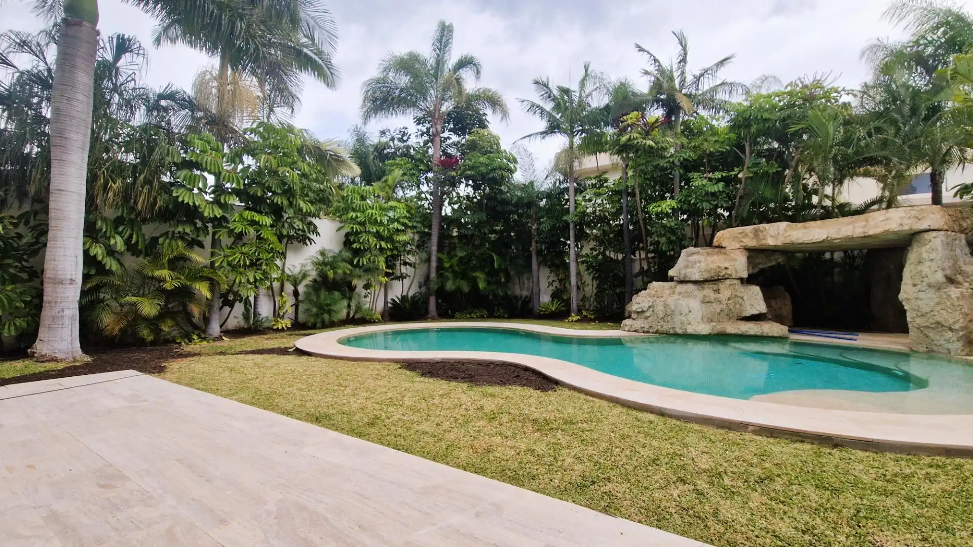 Swimming pool of Houses for sale in Marbella  with Air Conditioner, Private garden and Terrace