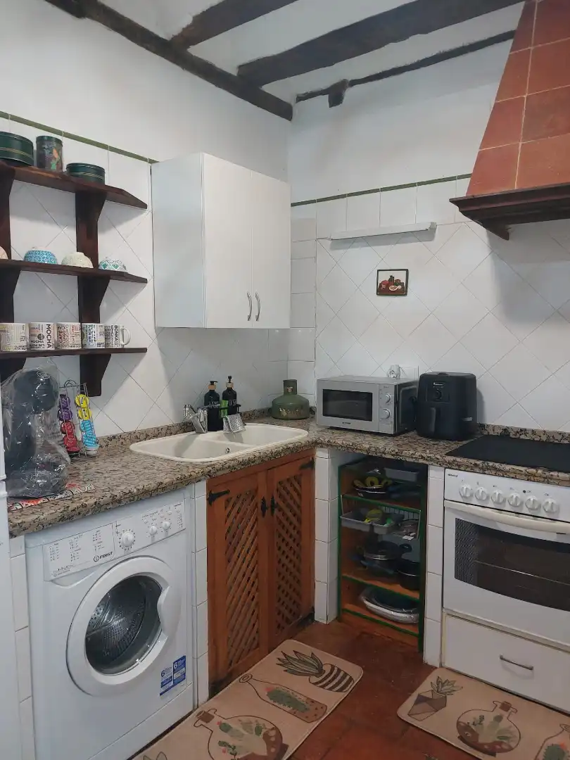 Cuina de Apartament de lloguer en Cuenca amb Moblat, Forn i Rentadora