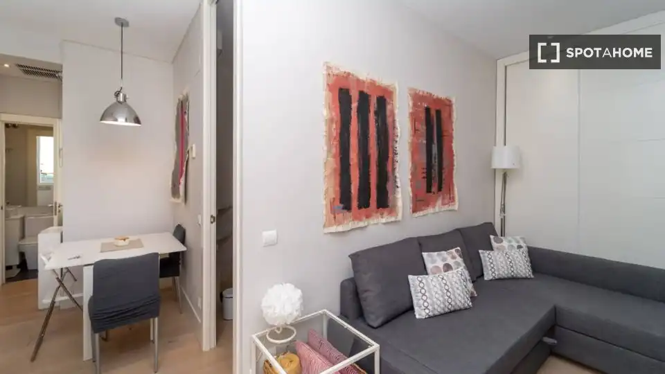Living room of Flat for rent in Madrid  with Air Conditioner, Heating and Furnished