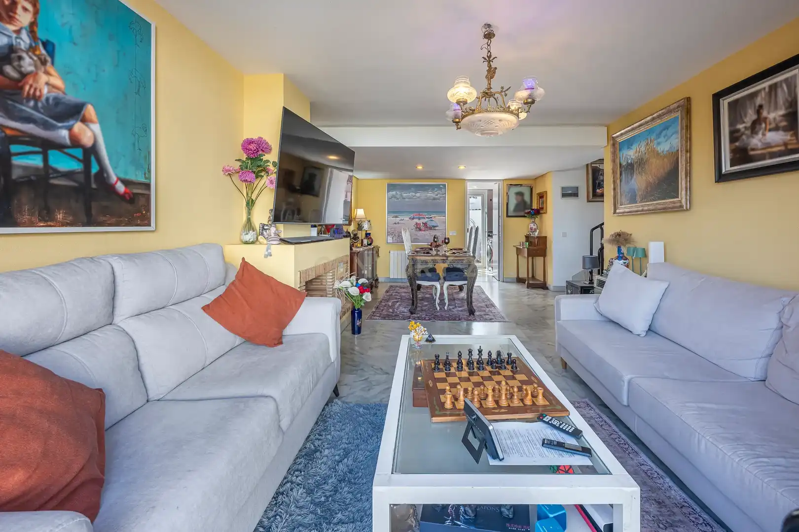 Sala de estar de Casa adosada en venta en Estepona con Jardín privado y Piscina comunitaria
