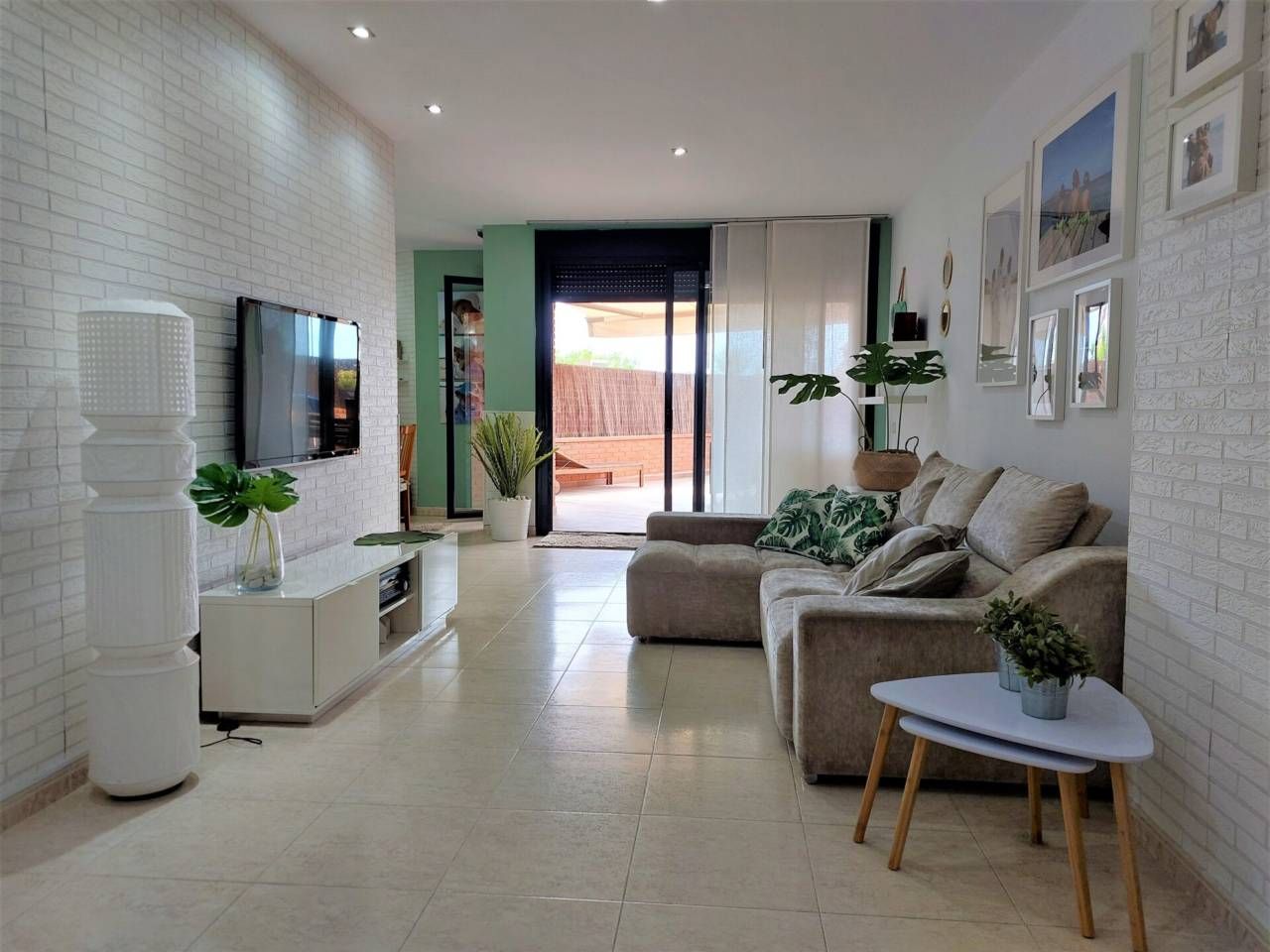 Sala de estar de Piso en venta en Cubelles con Aire acondicionado, Calefacción y Jardín privado