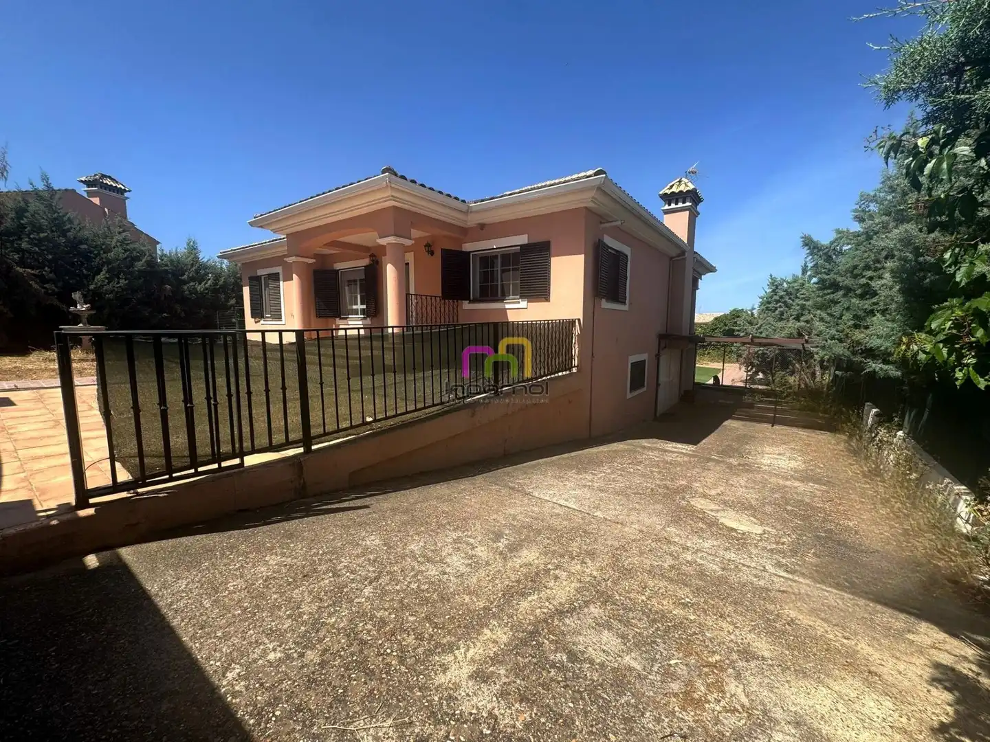 Vista exterior de Casa o xalet en venda en Badajoz amb Aire condicionat, Calefacció i Jardí privat