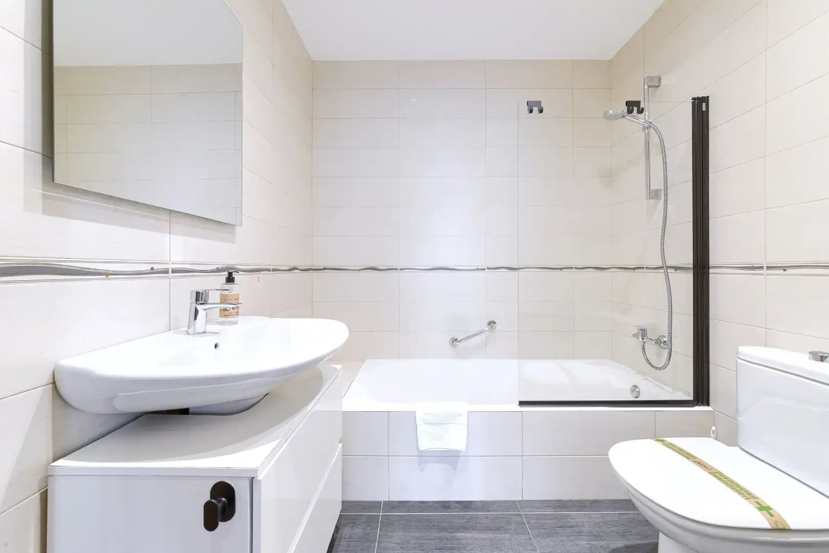 Baño de Apartamento de alquiler en Barakaldo  con Calefacción, Amueblado y Lavadora