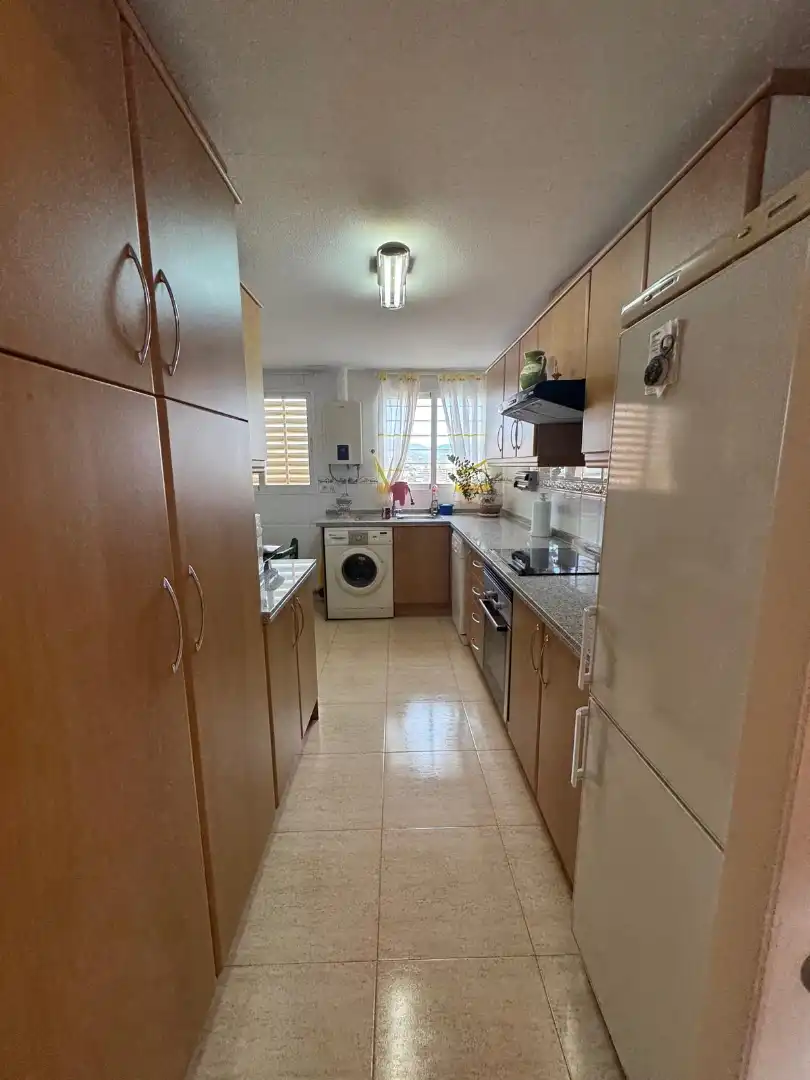 Cuina de Apartament de lloguer en El Campello amb Terrassa, Moblat i Forn