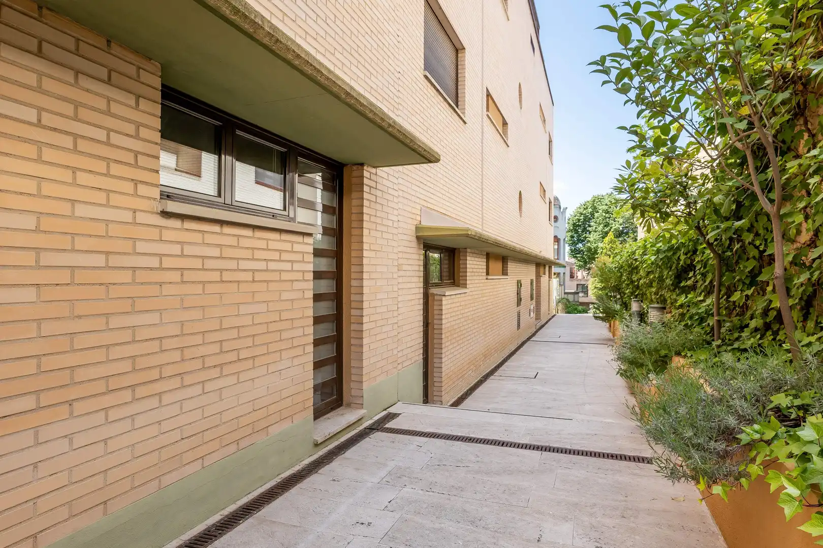 Exterior view of Duplexes for sale in Zaragoza  with Air Conditioner, Heating and Private garden