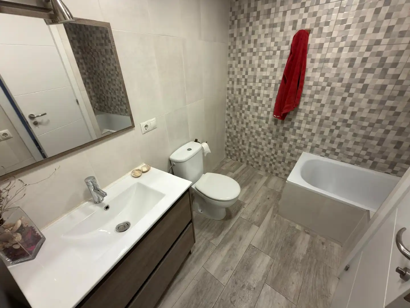 Baño de Piso en venta en Lleida con Calefacción, Horno y Microondas