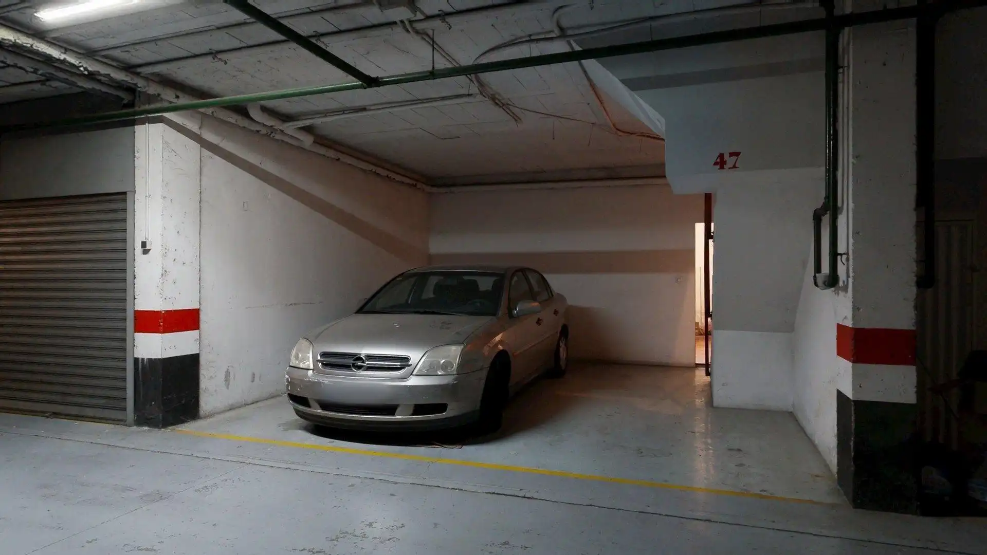 Parking de Casa adosada en venta en Zaragoza con Aire acondicionado, Calefacción y Terraza