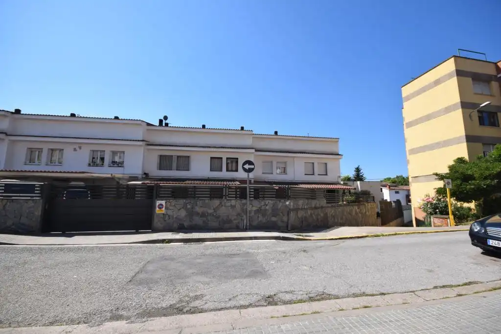 Vista exterior de Garatge en venda en Cerdanyola del Vallès