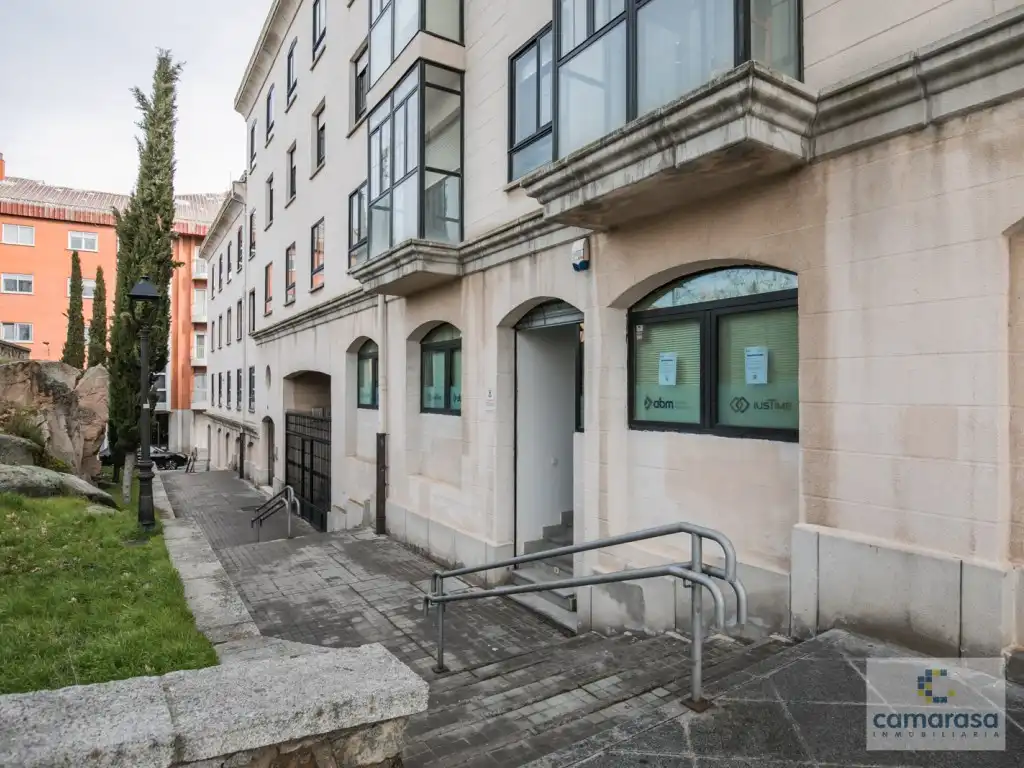 Vista exterior de Local en venta en Ávila