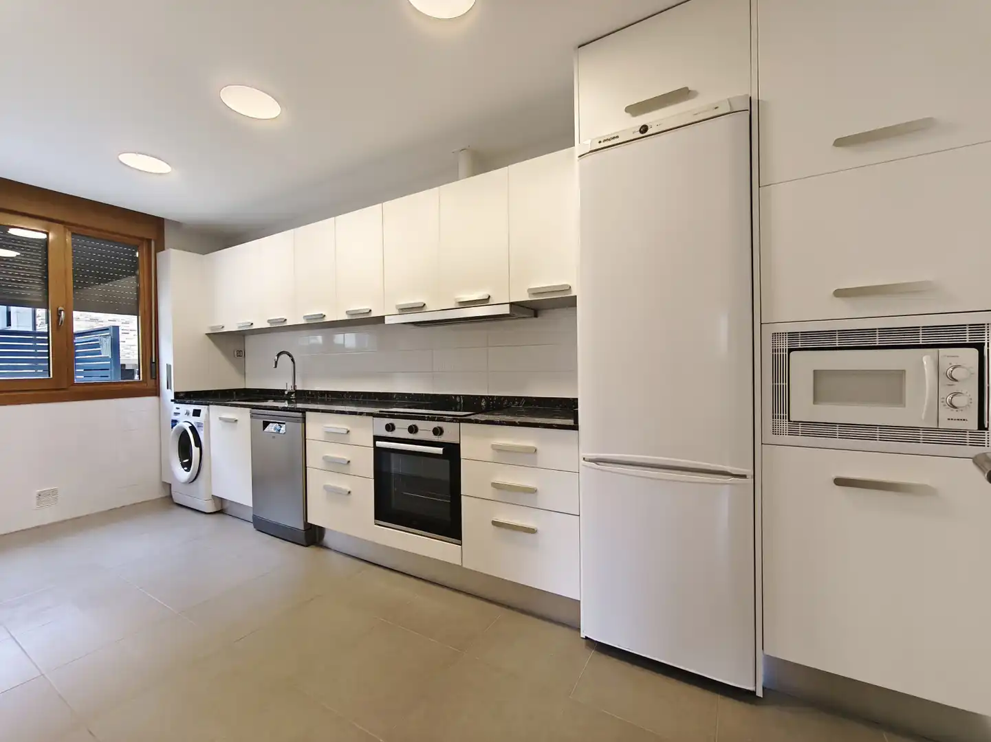 Cocina de Piso en venta en  Logroño con Aire acondicionado, Calefacción y Jardín privado