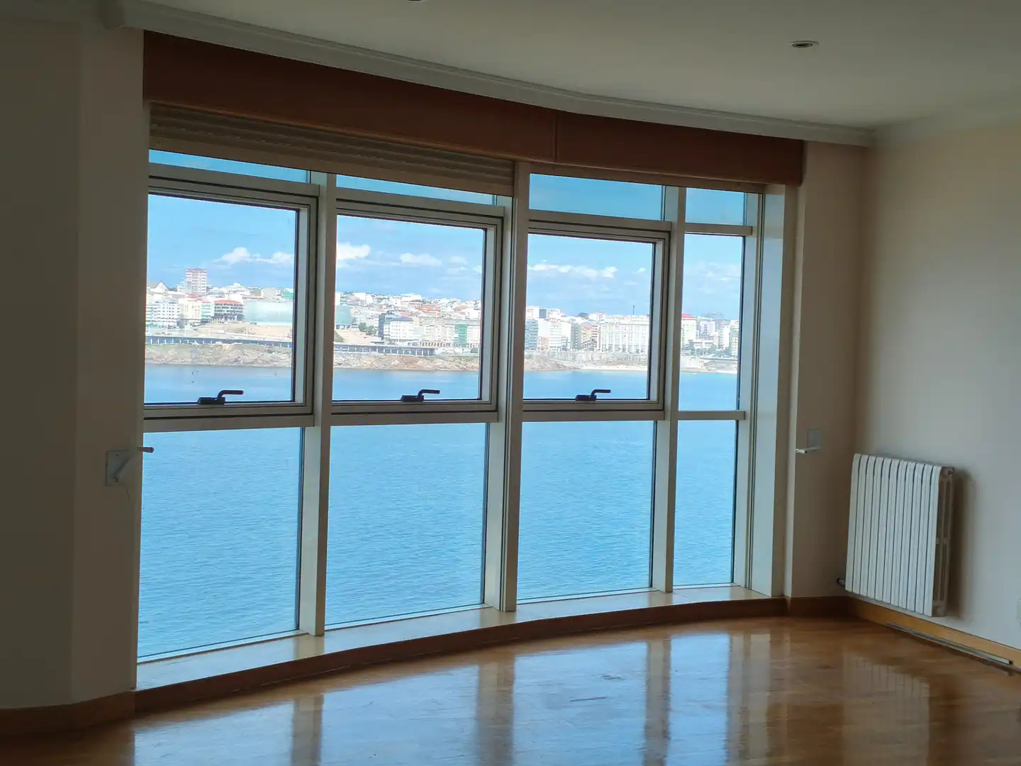 Schlafzimmer von Wohnung zur Miete in A Coruña Capital  mit Heizung, Parkett und Ofen