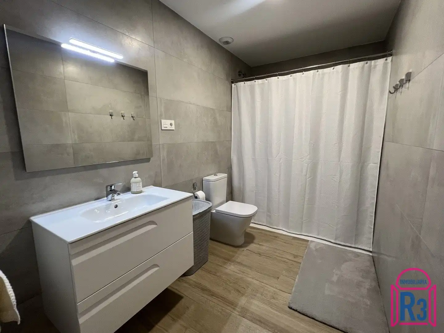 Bathroom of Apartments for sale in León Capital   with Heating, Terrace and Storage room