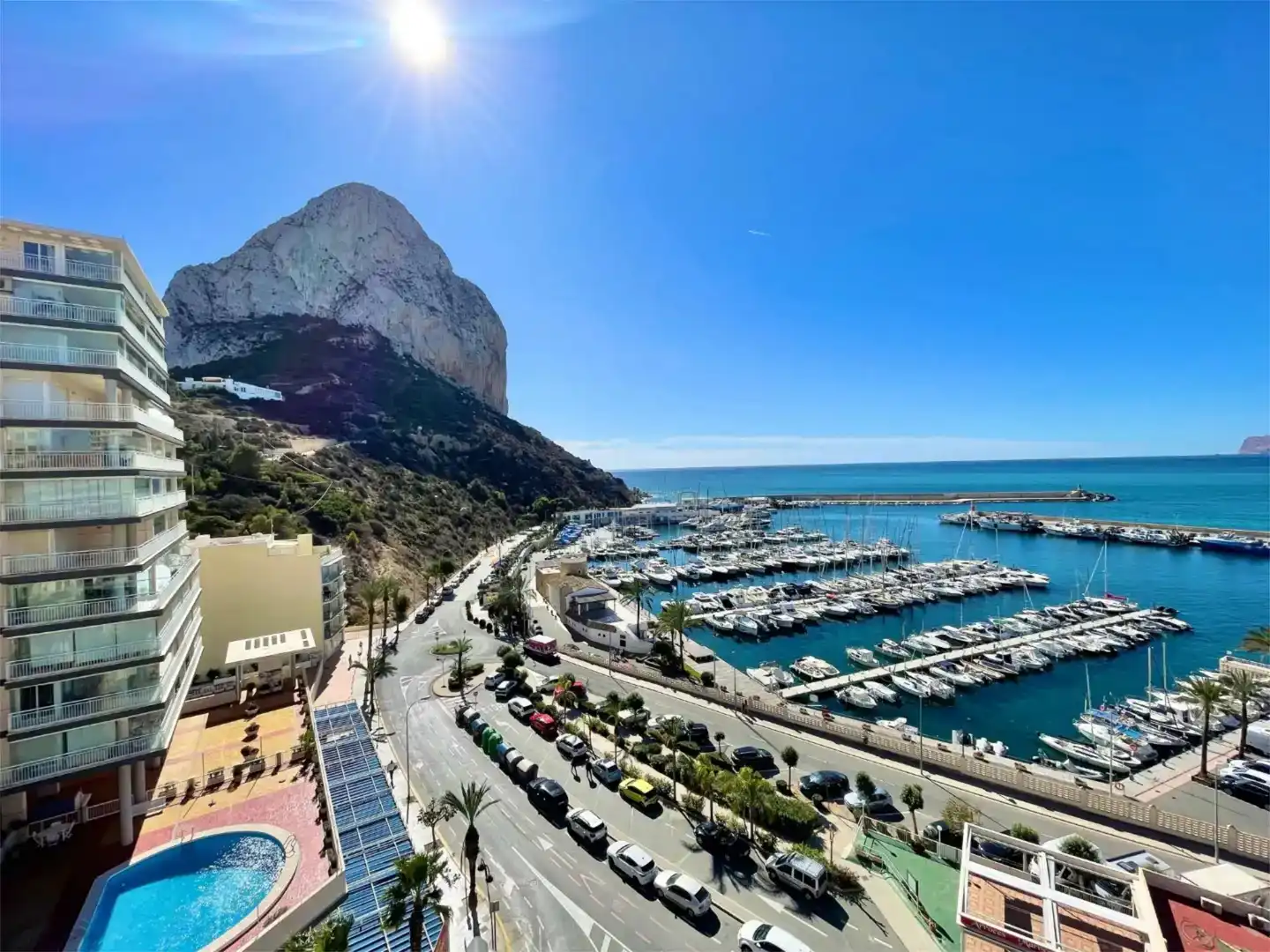 Außenansicht von Wohnungen zur Miete in Calpe / Calp mit Klimaanlage, Schwimmbad und Balkon