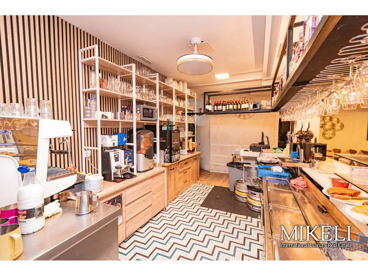 Cocina de Local en traspaso en Santander con Aire acondicionado y Alarma