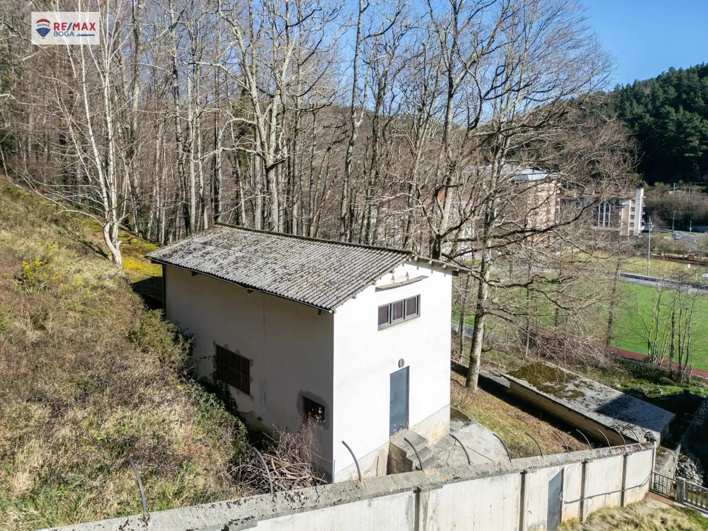 Vista exterior de Casa o xalet en venda en Legazpi amb Calefacció, Jardí privat i Parquet