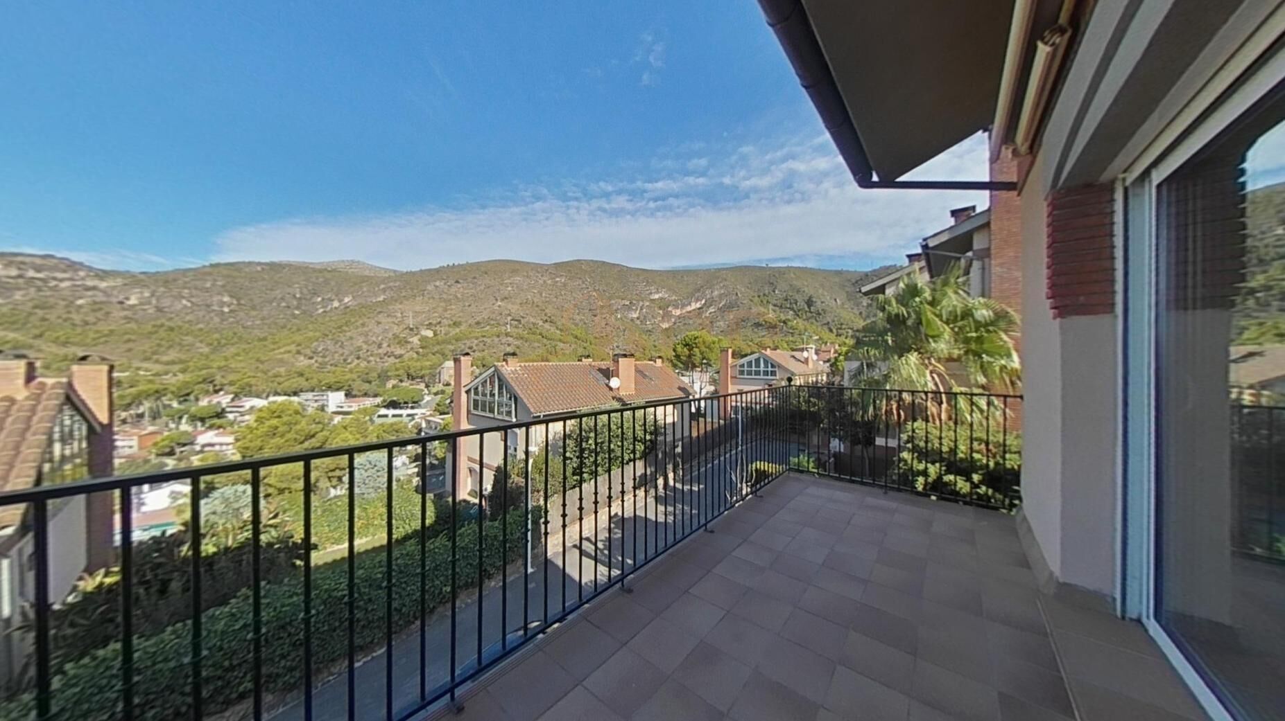 Terraza de Casa adosada en venta en Castelldefels con Piscina