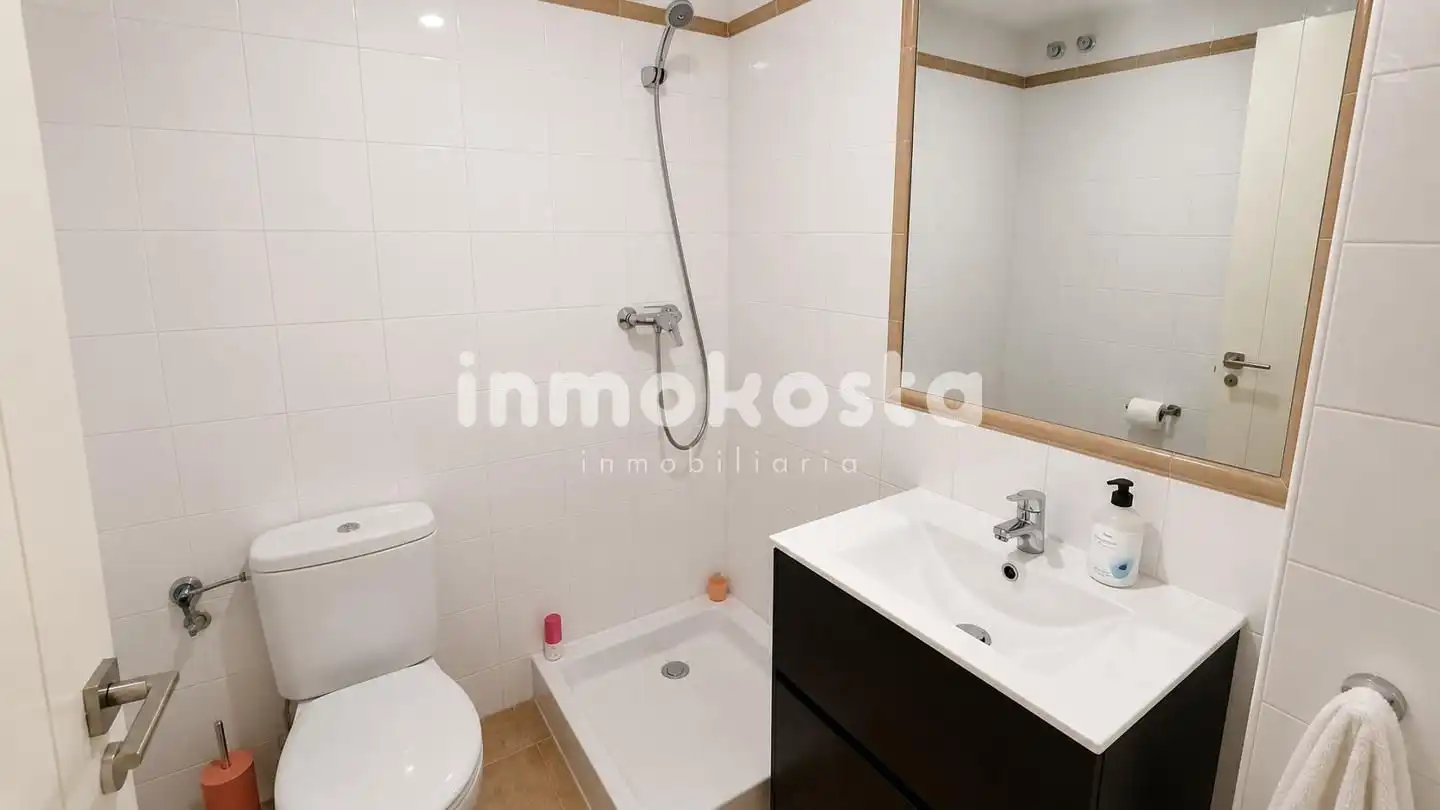 Bany de Casa adosada en venda en La Nucia amb Aire condicionat, Jardí privat i Terrassa