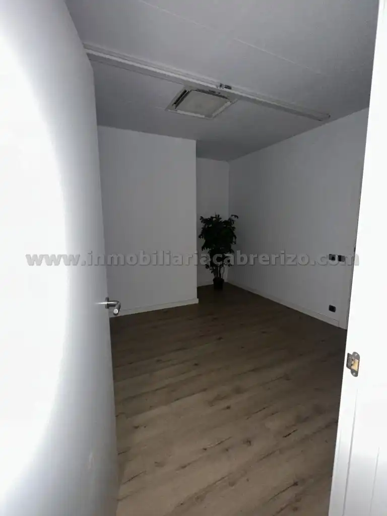 Local comercial de lloguer a Avenida de la Paz, imagen 13