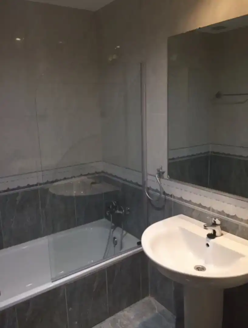 Badezimmer von Wohnung zur Miete in Las Rozas de Madrid mit Klimaanlage, Parkett und Abstellraum