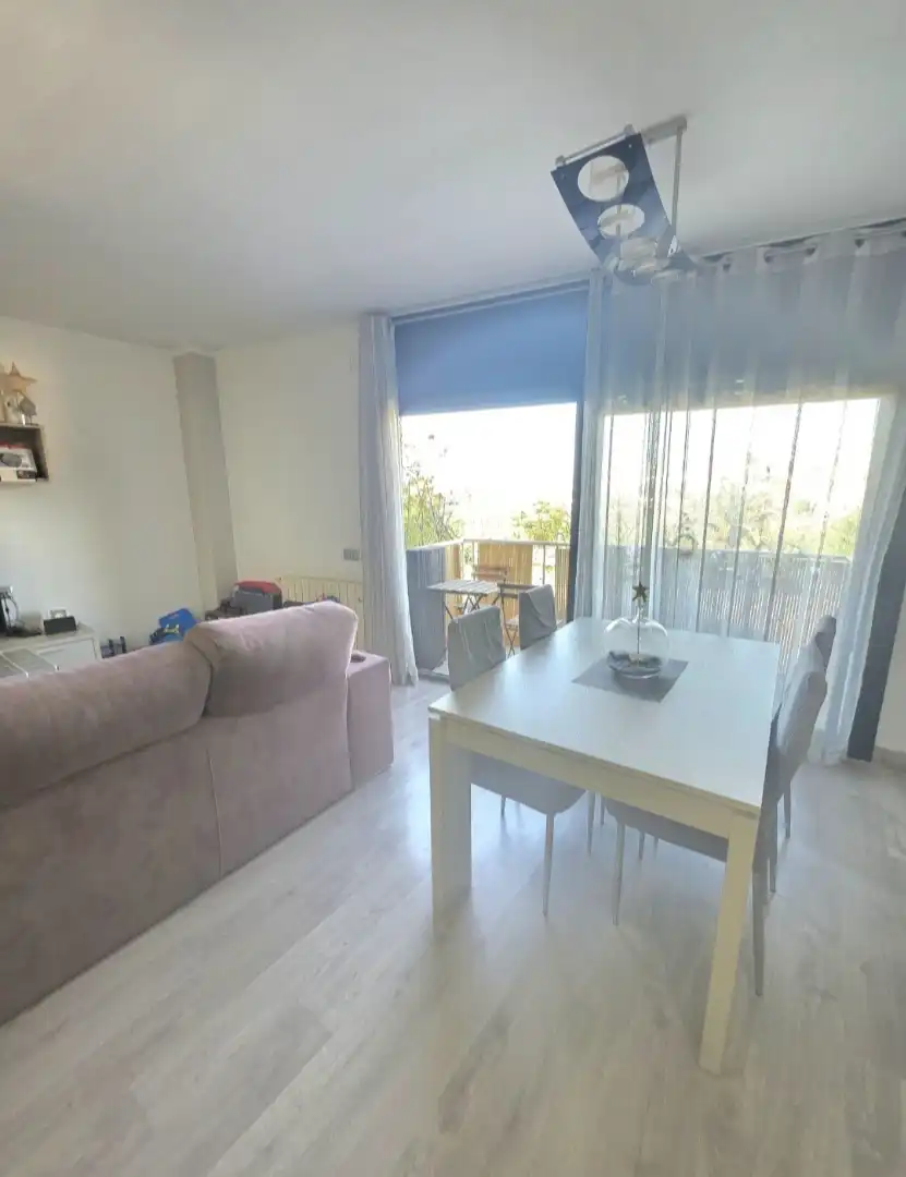 Sala d'estar de Casa adosada en venda en Santa Coloma de Gramenet amb Aire condicionat, Calefacció i Parquet