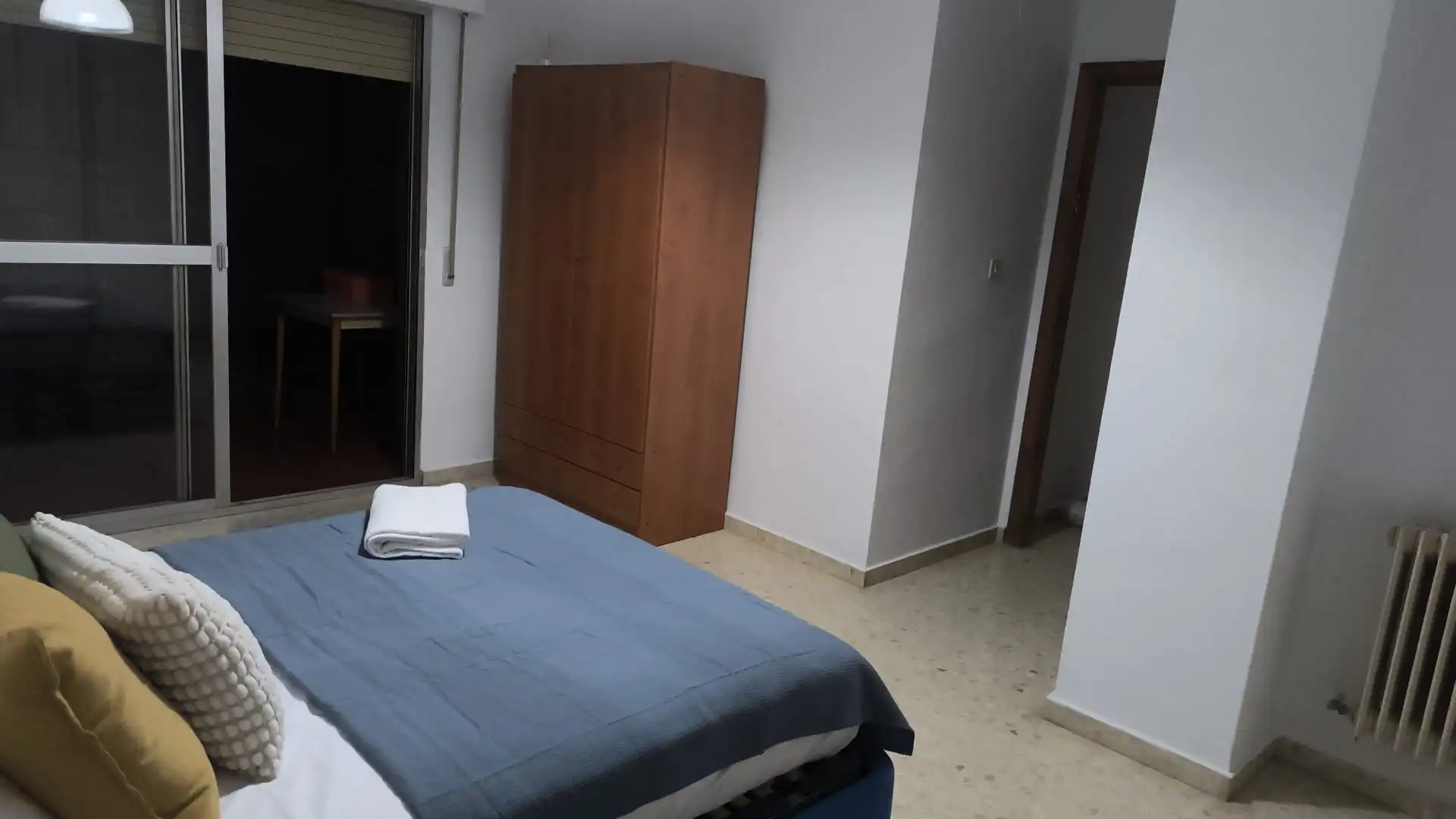 Dormitori de Pis per a compartir en Granada amb Calefacció, Moblat i Forn