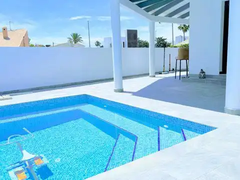 Piscina de Casa adosada en venta en Orihuela con Aire acondicionado, Calefacción y Terraza