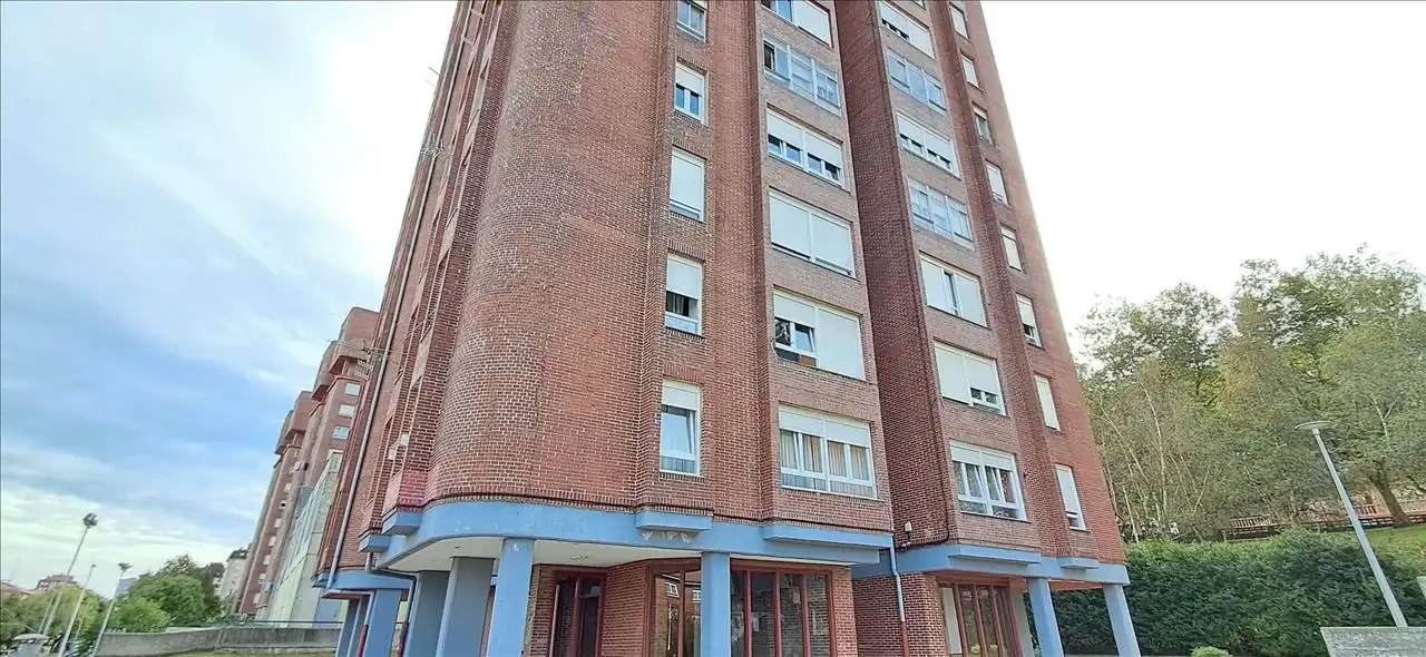 Vista exterior de Piso en venta en Santander