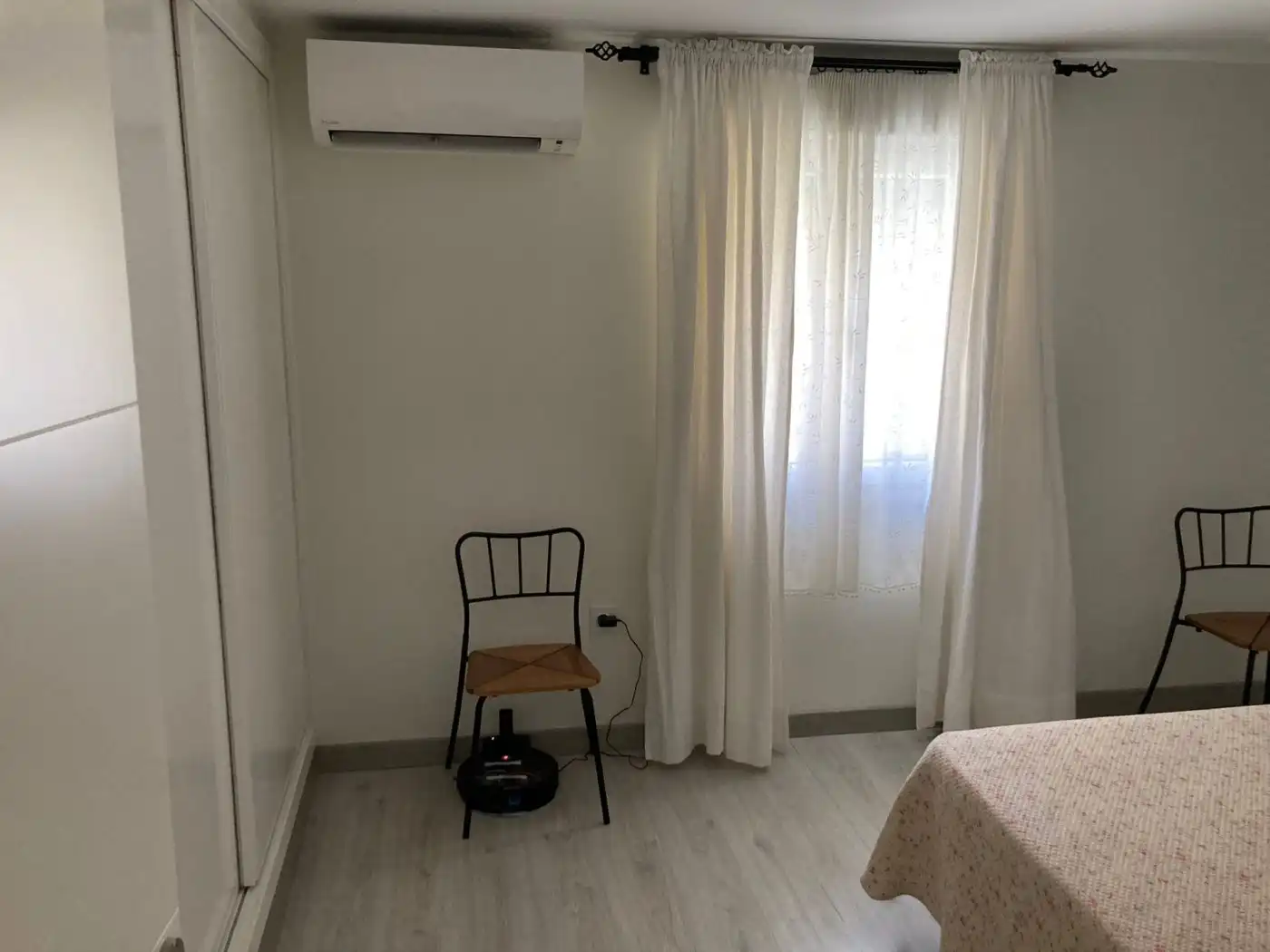Dormitori de Pis de lloguer en Cádiz amb Aire condicionat, Calefacció i Moblat