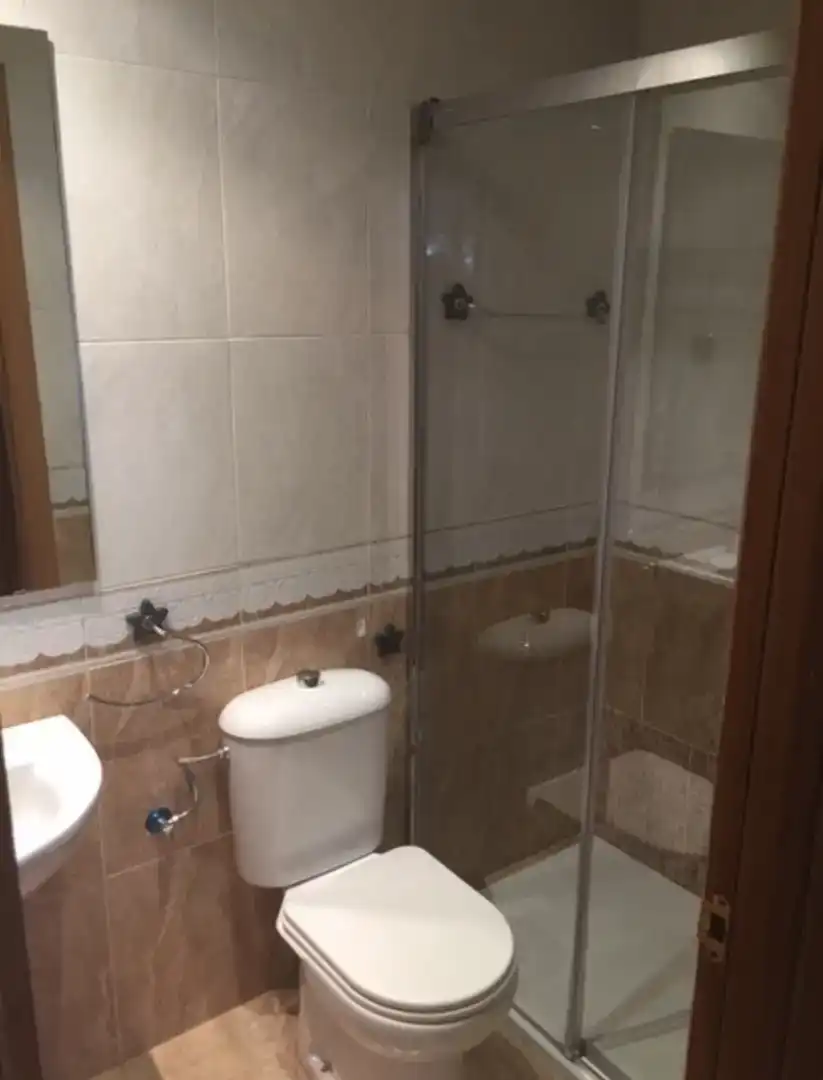 Badezimmer von Wohnung zur Miete in Las Rozas de Madrid mit Klimaanlage, Parkett und Abstellraum