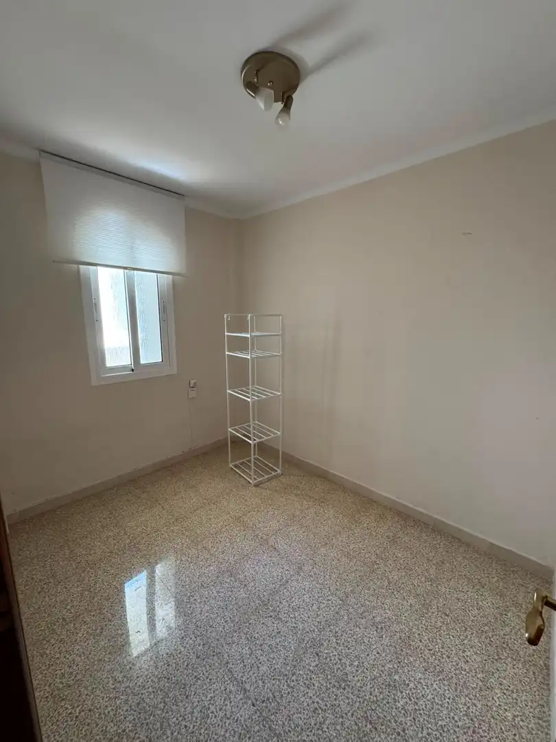 Habitación de Piso en venta en Cornellà de Llobregat con Aire acondicionado, Calefacción y Balcón
