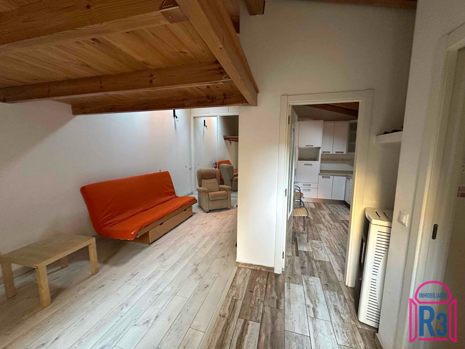 Apartament en venda en León Capital  amb Calefacció, Traster i Moblat
