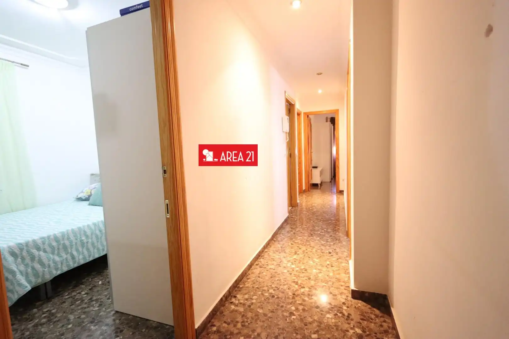 Piso en venta en La Pobla de Vallbona con Trastero y Balcón
