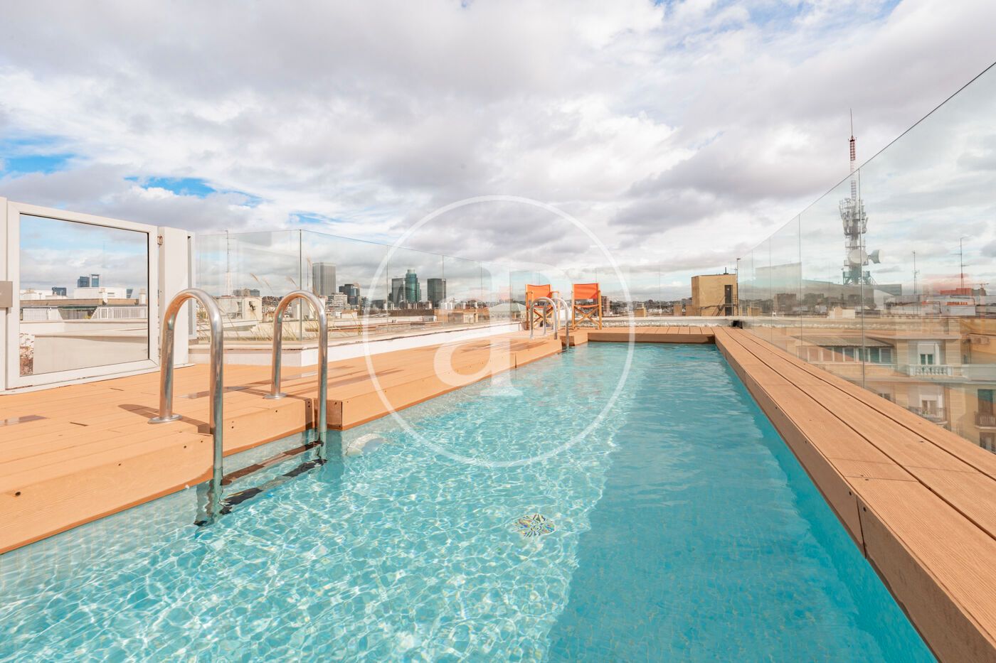 Swimming pool of Flat for sale in  Madrid Capital  with Air Conditioner, Heating and Terrace