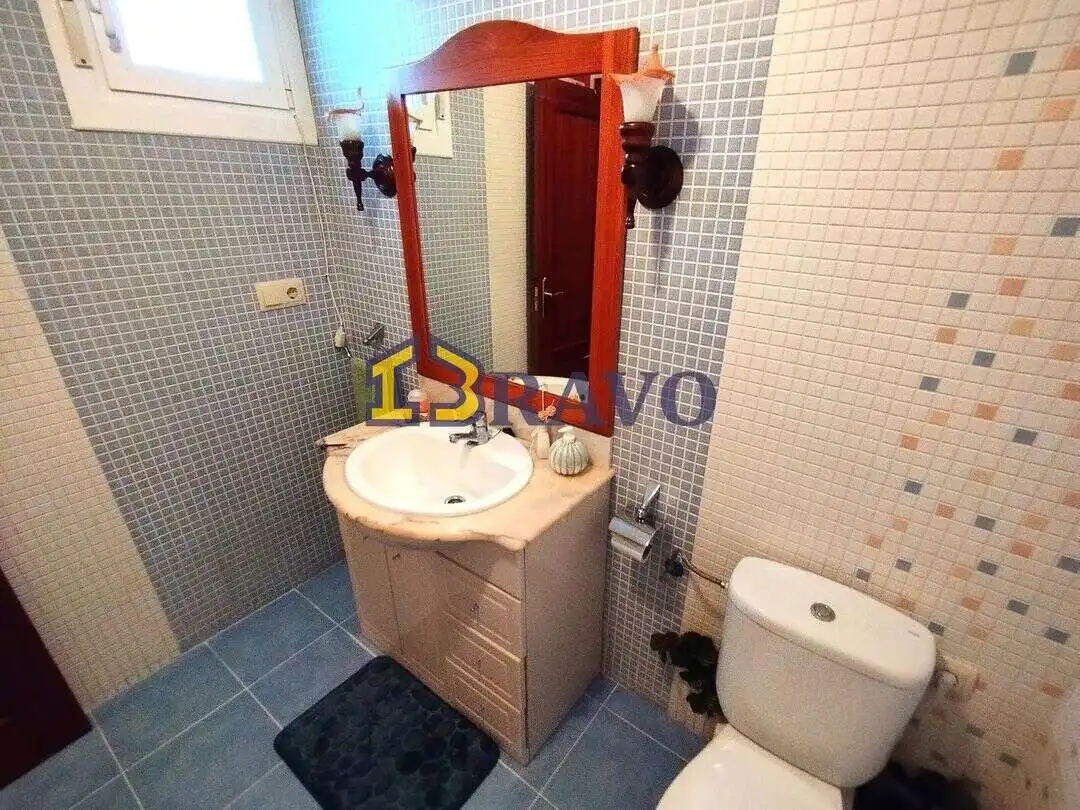 Baño de Casa adosada en venta en Medina de Pomar con Calefacción, Jardín privado y Terraza
