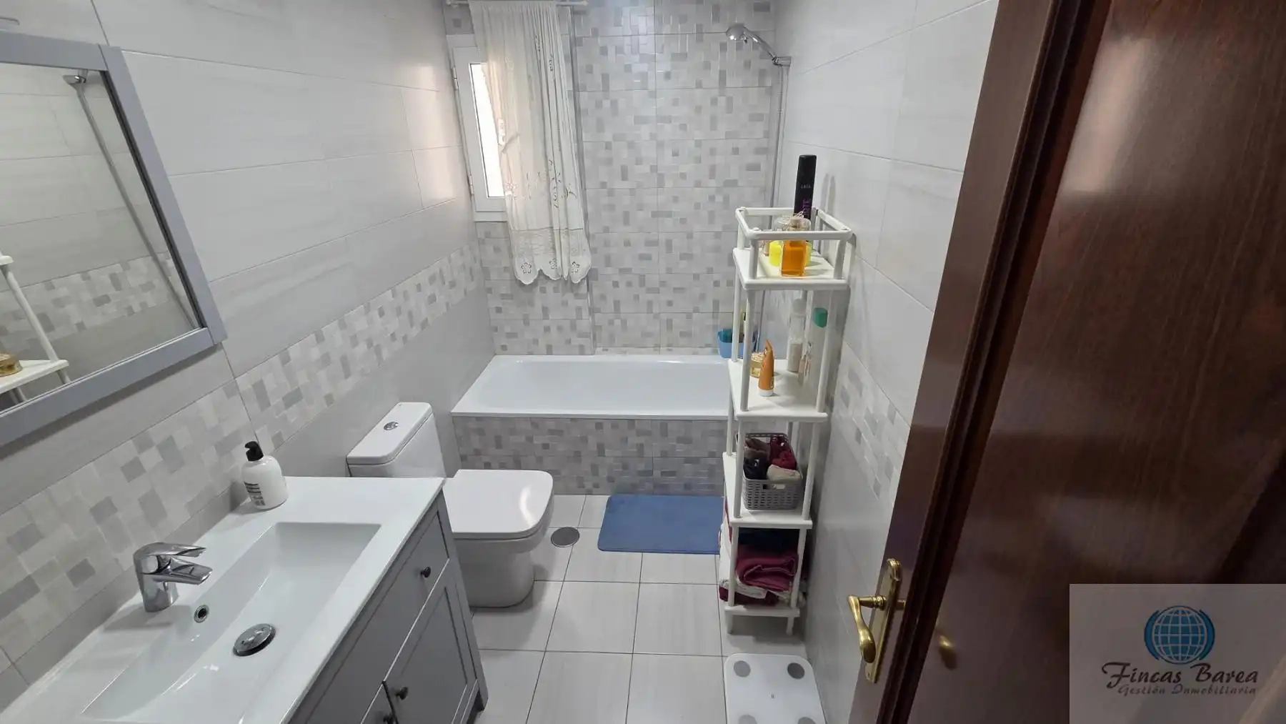 Baño de Piso en venta en Fuengirola con Aire acondicionado y Terraza