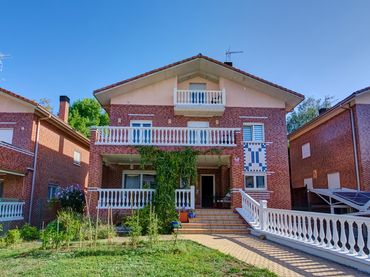 Casa con jardín en venta en Cizur