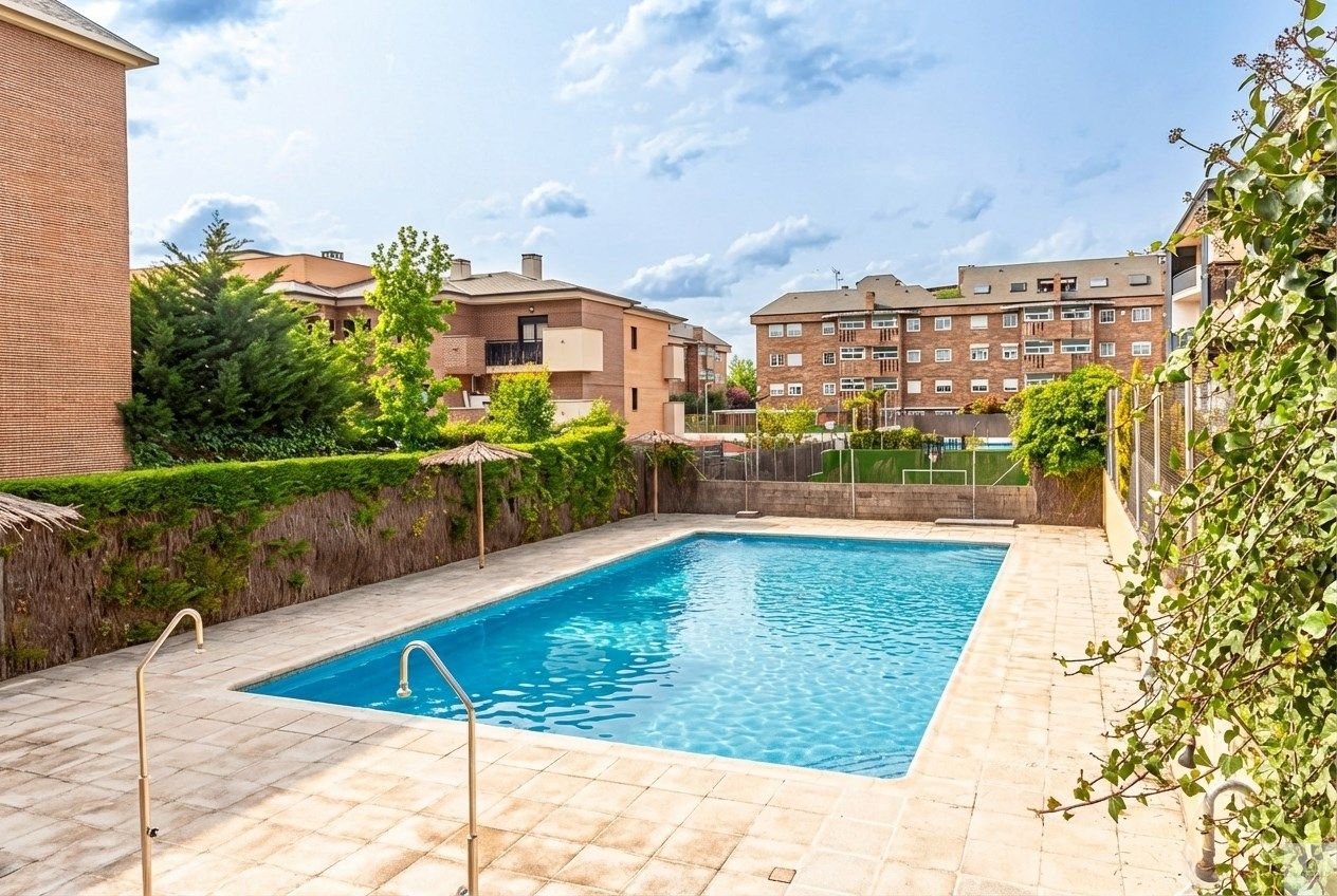 Piscina de Piso en venta en Majadahonda con Aire acondicionado, Calefacción y Trastero