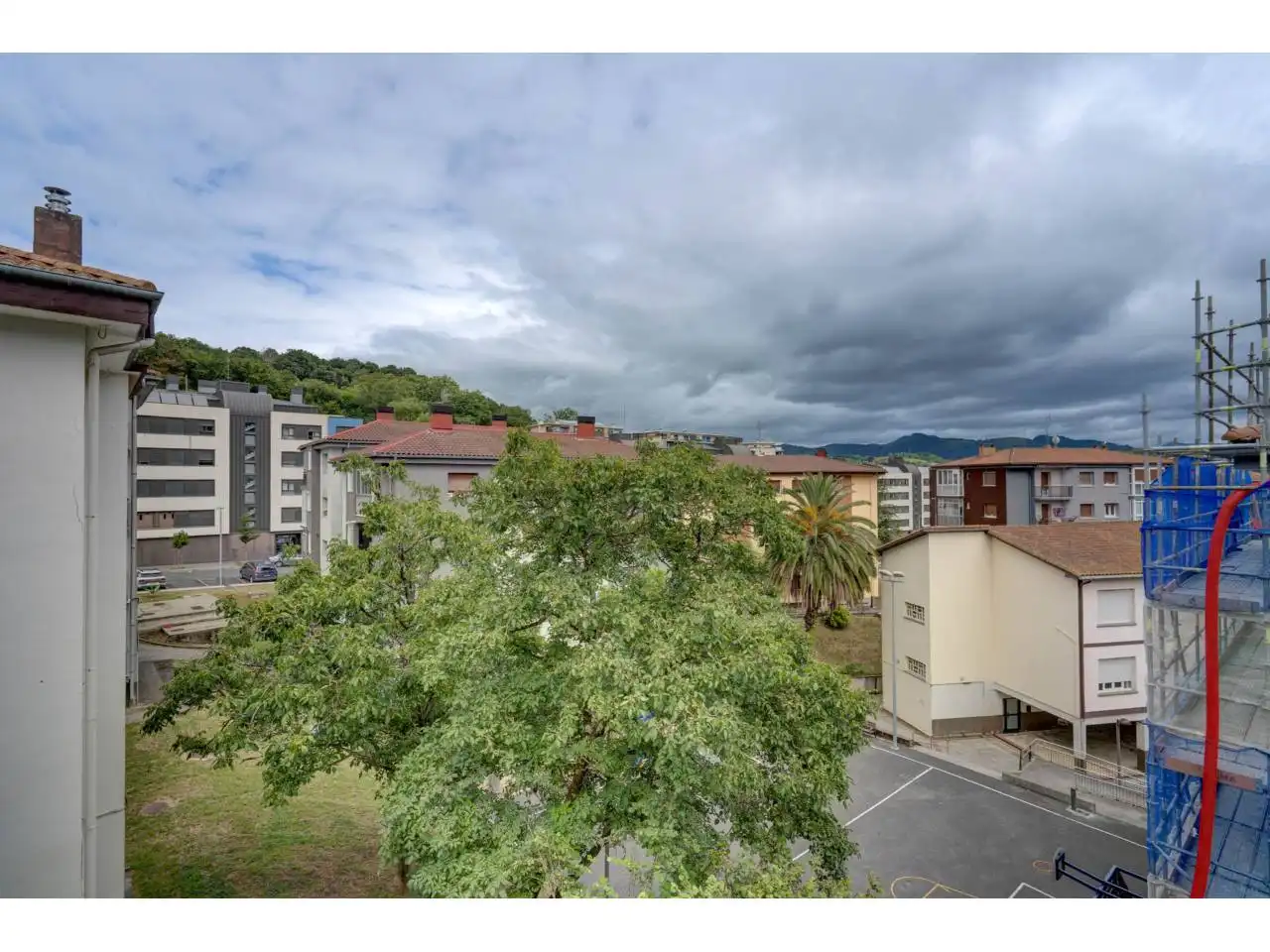 Vista exterior de Pis en venda en Hernani amb Calefacció, Terrassa i Moblat
