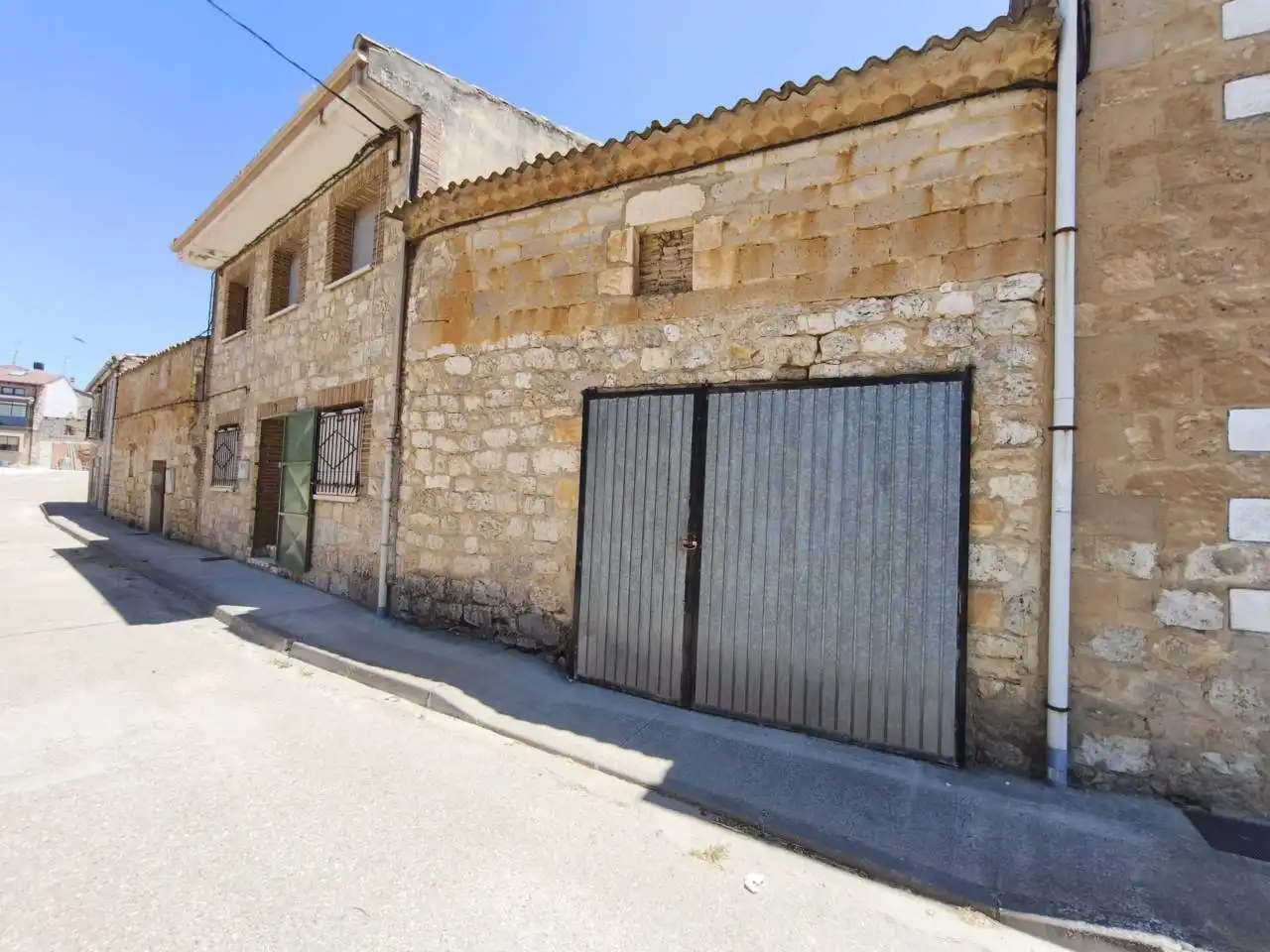Exterior view of Houses for sale in Pedrosa de Río Úrbel  with Heating and Parquet flooring