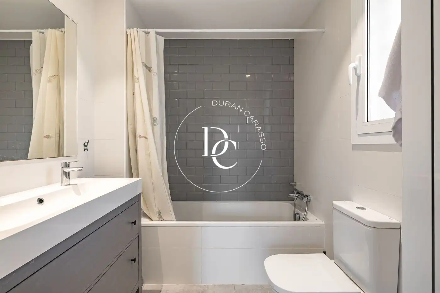 Baño de Casa o chalet en venta en Sant Joan Despí con Aire acondicionado, Calefacción y Jardín privado
