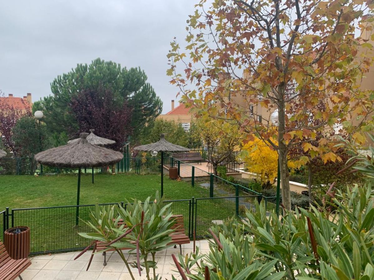 Jardí de Pis en venda en San Lorenzo de El Escorial amb Calefacció, Parquet i Traster